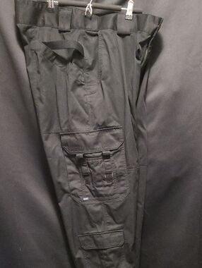 5.11 Men's Black Tactical Utility Cargo Pants - Durable Workwear 40X32